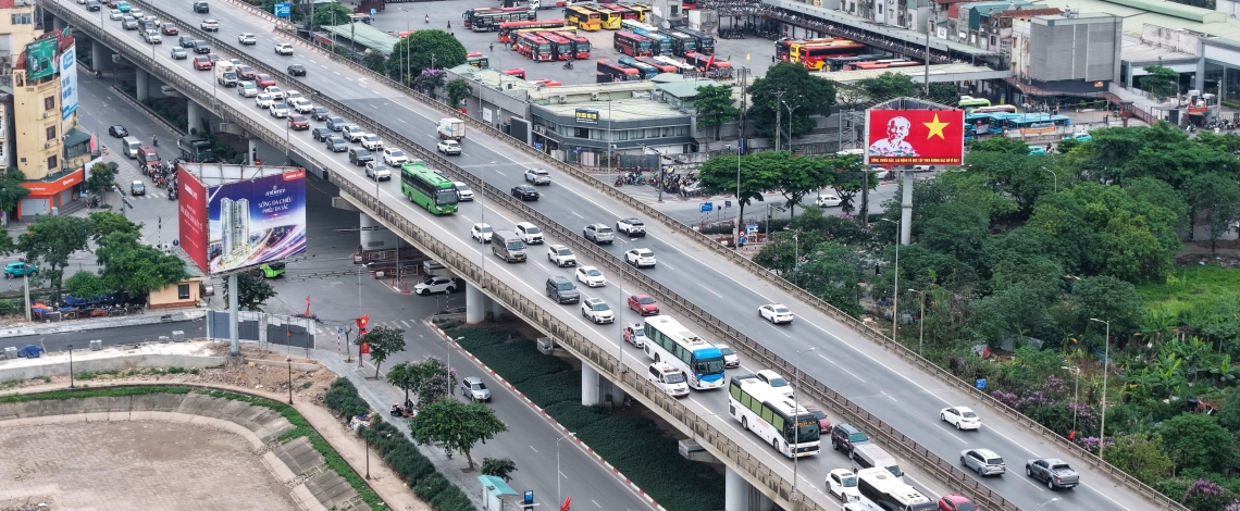 Giao thông Hà Nội ngày 1/5 “dễ thở” hiếm thấy, nội đô vắng vẻ