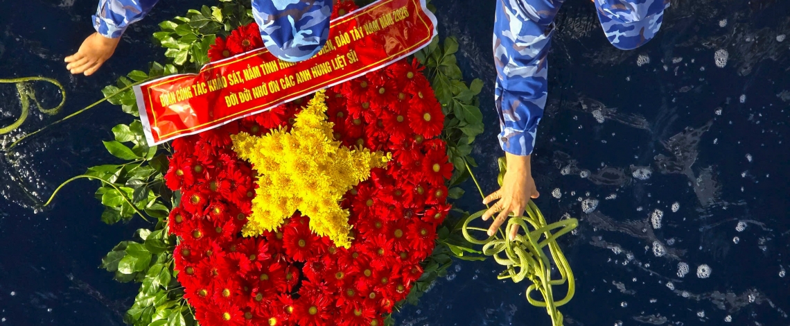 Nén tâm hương tại lễ tưởng niệm linh thiêng giữa muôn trùng khơi Tây Nam
