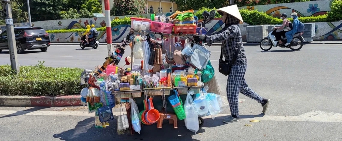 Outdoor workers struggle to make a living in Hanoi under scorching heat