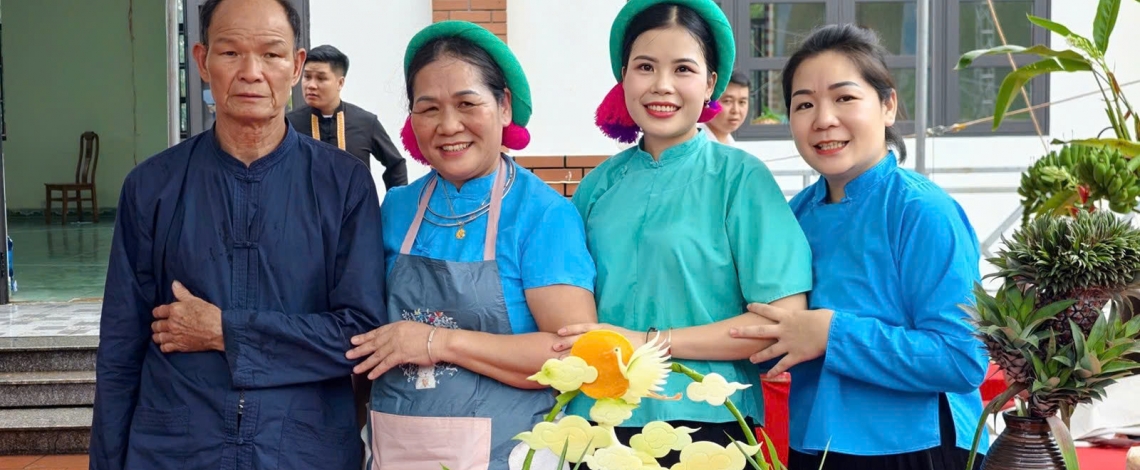 Traditional “Hội Kiêng gió” features phở stir-frying and Dao embroidery contests