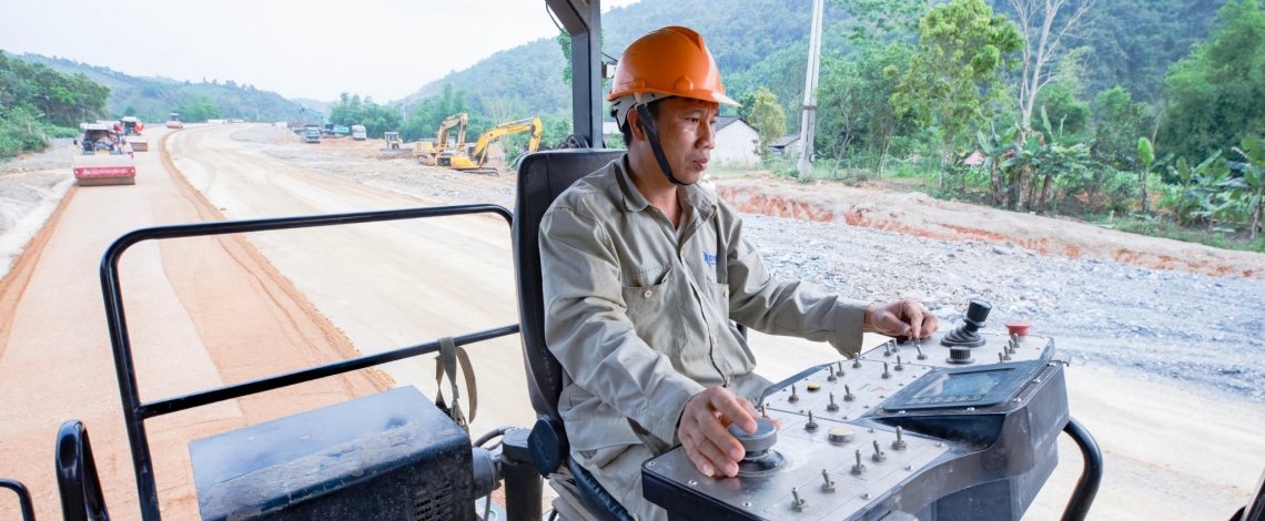 2.000 người không nghỉ lễ, ăn ngủ trên công trường cao tốc Đồng Đăng – Trà Lĩnh