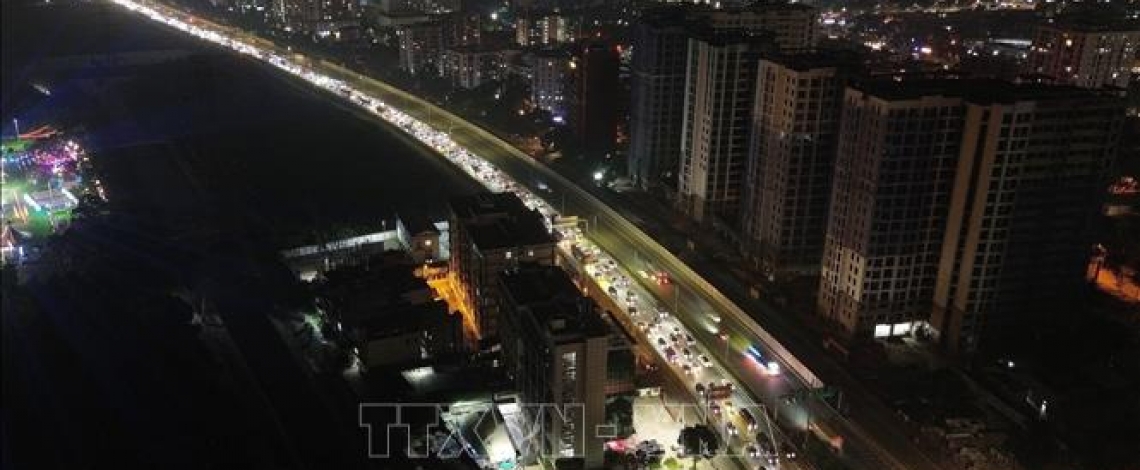 Người dân trở lại Hà Nội, ùn tắc kéo dài trong đêm trên cao tốc Pháp Vân - Cầu Giẽ