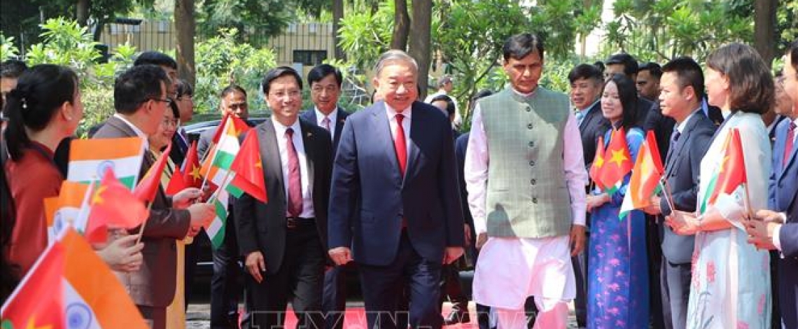 Tổng Bí thư, Chủ tịch nước Tô Lâm đặt vòng hoa tại Tượng Chủ tịch Hồ Chí Minh