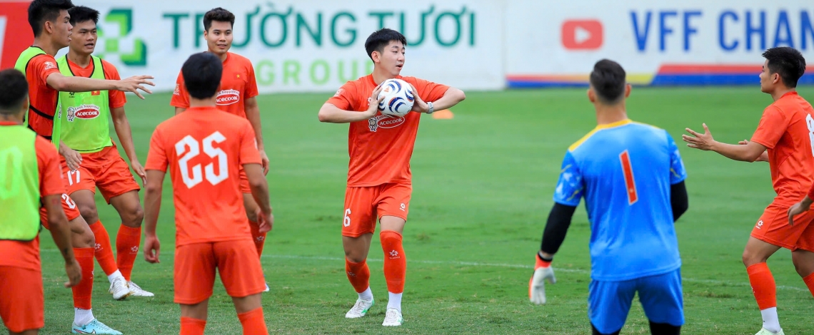 ĐT Việt Nam tập vui như hội, “test” bóng thi đấu AFF ASEAN Cup 2026
