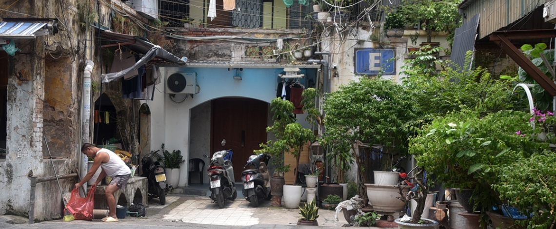 Sống thấp thỏm trong khu tập thể xuống cấp ở Trương Định, Hà Nội