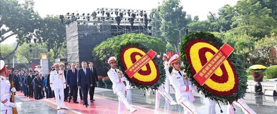 Lãnh đạo Đảng, Nhà nước dâng hương tưởng niệm các Anh hùng liệt sĩ