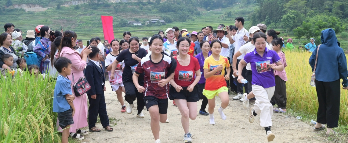 Say đắm Lễ hội Mùa vàng xã Sín Chéng lần thứ nhất năm 2026 tại Lào Cai