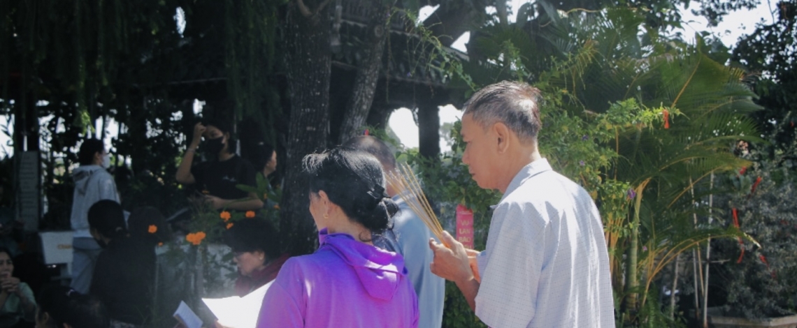 Mùa Vu Lan, người dân TP.HCM gửi lời nguyện cầu bình an
