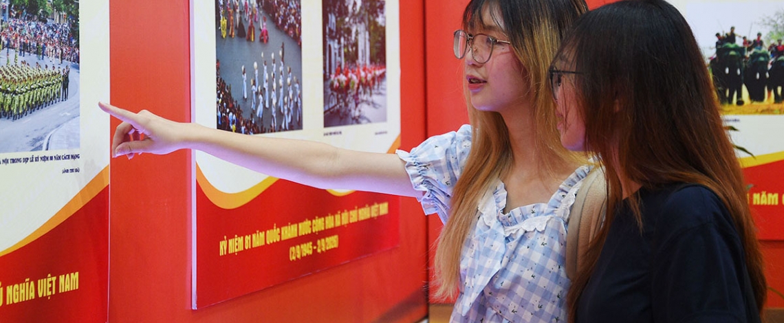Triển lãm ảnh Rạng rỡ non sông Việt Nam: Tái hiện lịch sử qua 130 bức ảnh quý