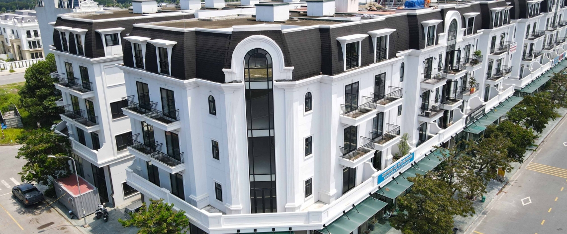 Phố đi bộ nghìn tỷ ở Bắc Ninh vắng hoe, shophouse, biệt thự cỏ mọc um tùm