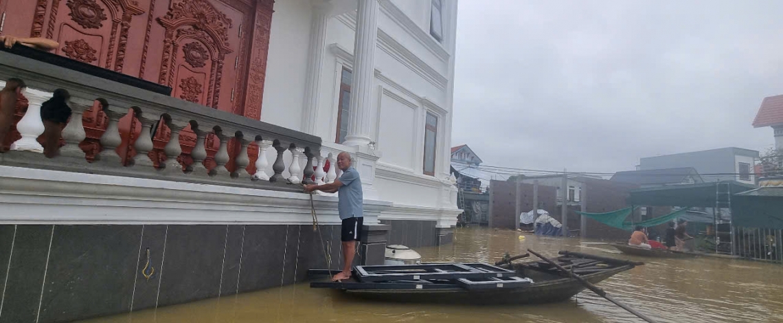 Lũ sông Bôi vượt báo động 3, hàng trăm hộ dân ở Ninh Bình bị ngập