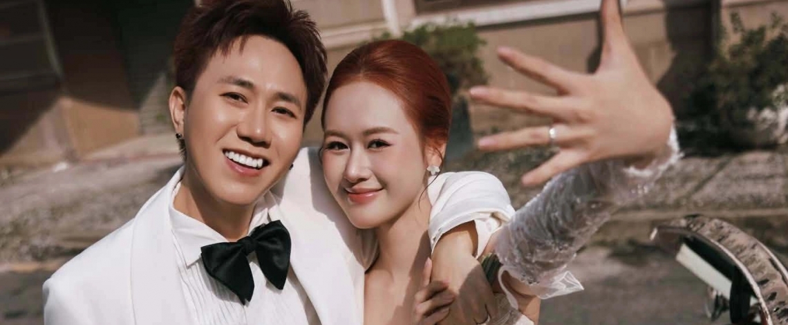 Sao Việt 12-9: Anh Đức - Anh Phạm kỷ niệm hai năm ngày cưới