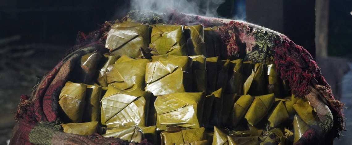 Nghề làm bánh gai của người Việt tại Lào