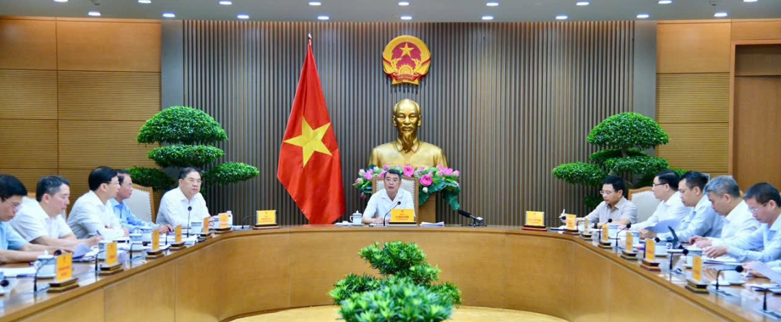 Thủ tướng chủ trì cuộc họp về việc tổ chức lại hệ thống phân phối xăng dầu