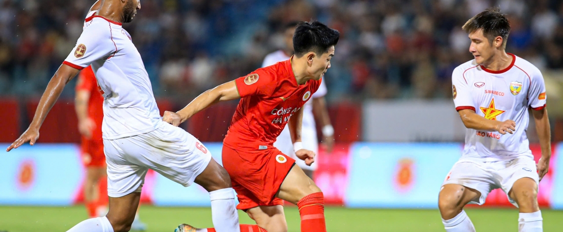 Đình Bắc kém duyên, CLB CAHN vẫn có chiến thắng ngày ra quân V-League 2026/2027