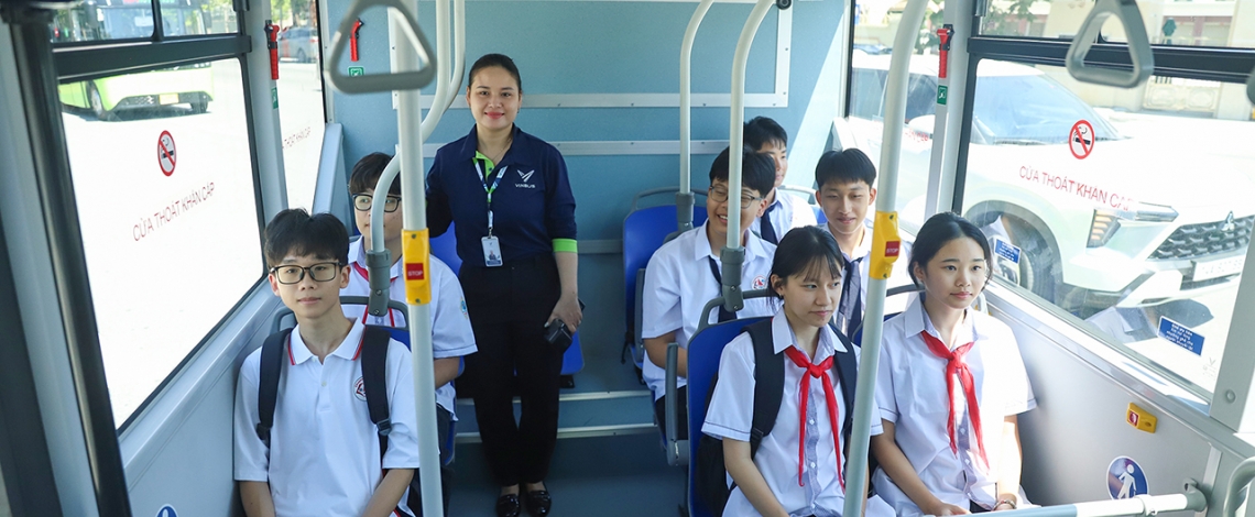 1.700 học sinh Quảng Ninh được đưa đón bằng xe buýt miễn phí