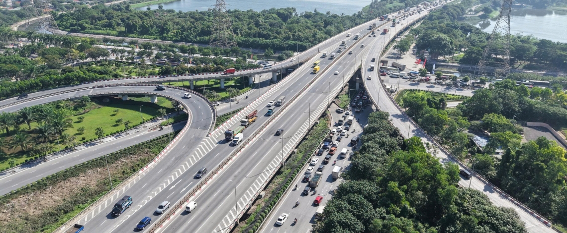 Xén dải phân cách, mở rộng đường, nút giao thông phía Nam Hà Nội bớt ùn tắc