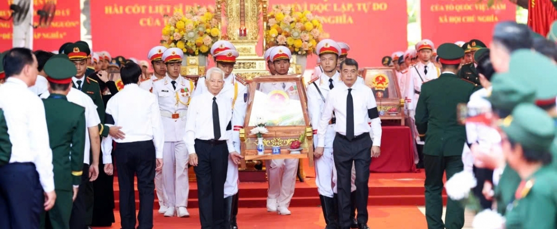 Vietnamese leaders and residents pay tribute to fallen soldiers in HCM City