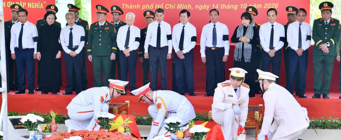 Thủ tướng dự Lễ an táng hài cốt liệt sĩ tại Nghĩa trang liệt sĩ Thành phố Hồ Chí Minh