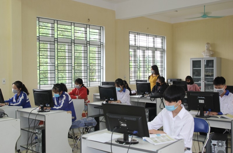 10_Dam_bao_khoang_cach_trong_gio_hoc_MSBM.jpg