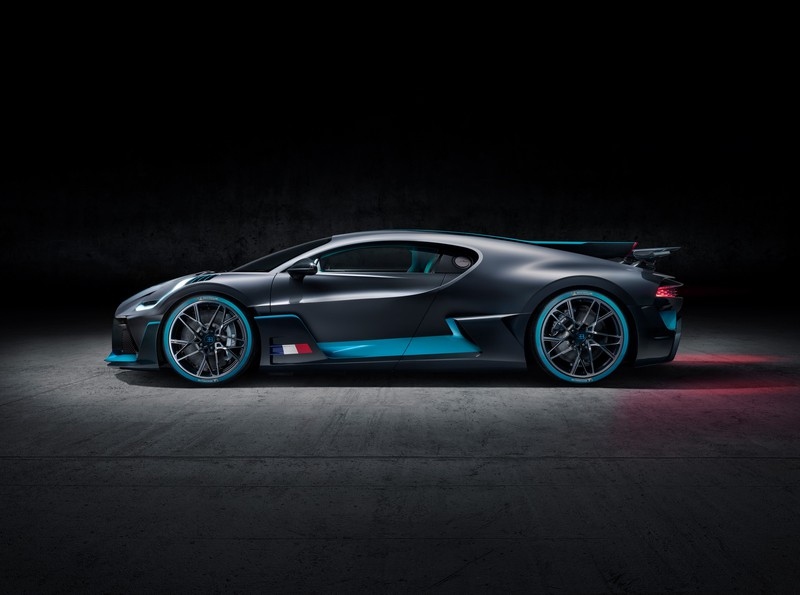 21204417_bugatti_divo_13_xpou.jpg