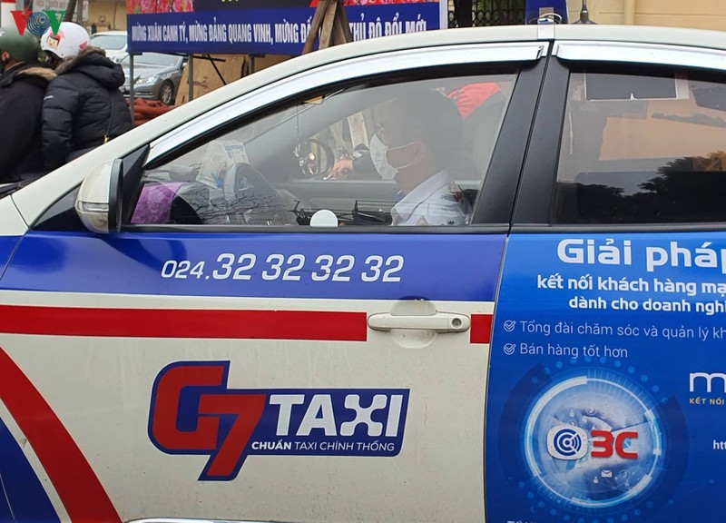 Lái xe taxi, xe ôm công nghệ khẩu trang kín mít “xuống đường” sau cách ly
