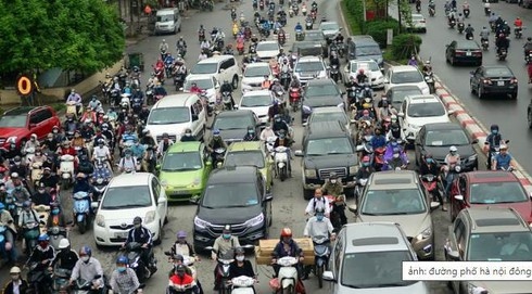 Major streets in Hanoi become crowded again after social distancing measures are no longer in place.jpg