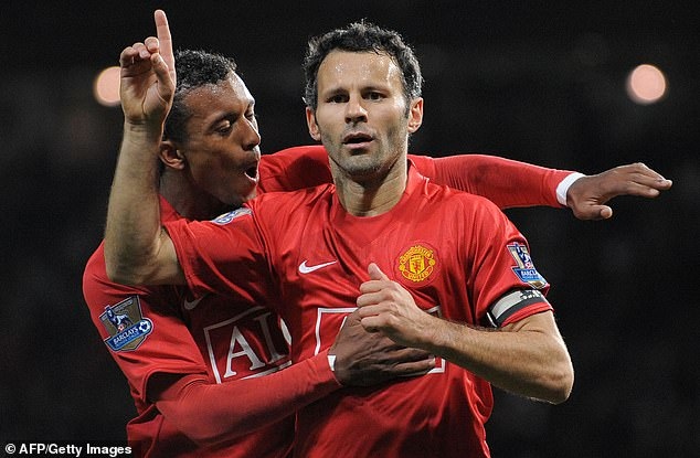 Nani tri ân Ryan Giggs, người đàn anh đã khuyên bảo tiền vệ người Bồ. (Ảnh: Getty).