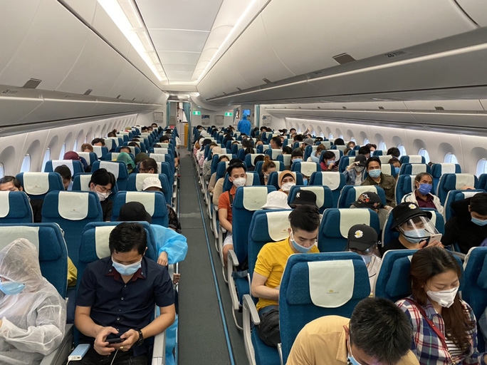 Repatriated Vietnamese citizens from Malaysia test negative for COVID-19