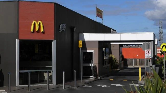 Cửa hàng của McDonald tại Fawkner, một ổ dịch Covid-19 mới tại thành phố Melbourne. Nguồn AAP.
