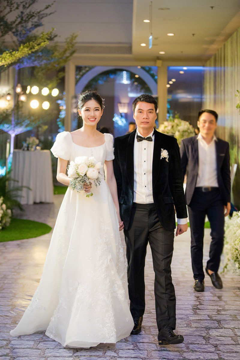 _ti_cua_a_hau_thanh_tu_damcuoithanhtu891261543819377_iljf_1583308481_62_width800height1200_txyu.jpg