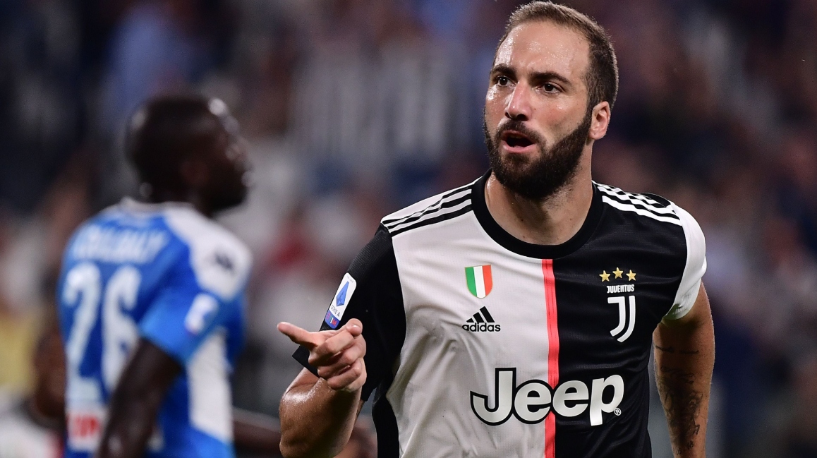 Higuain tính sang Mỹ chơi bóng (Ảnh: Getty).
