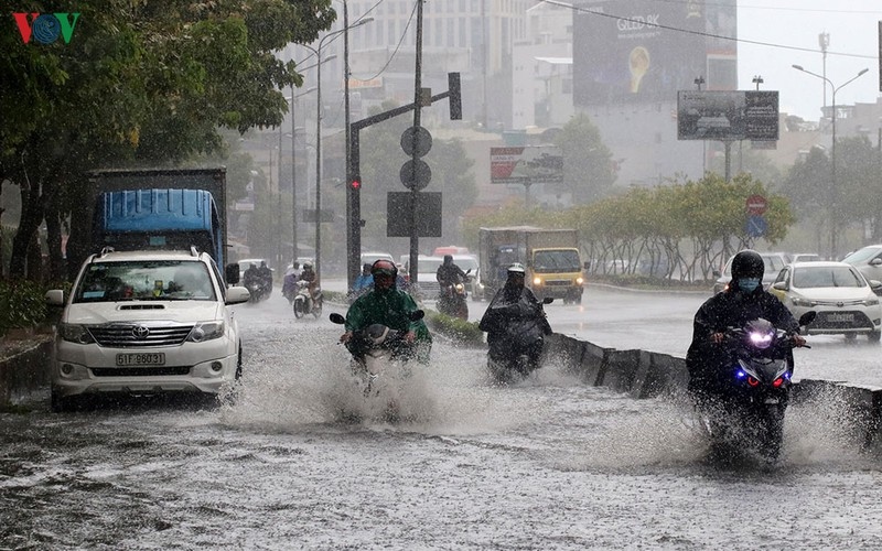 Đề nghị đẩy nhanh tiến độ sửa chữa đường “ngập” Nguyễn Hữu Cảnh