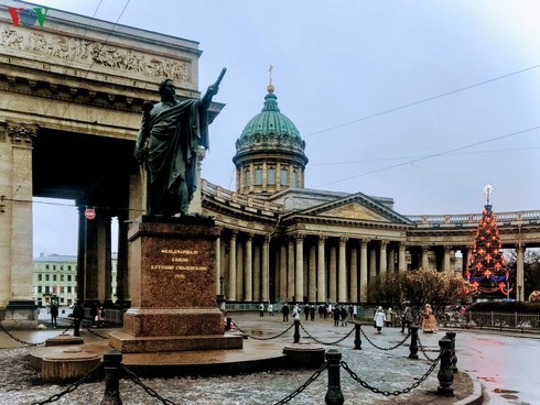 Saint Petersburg is one of the leading tourist destinations in Russia and the world. Nearly a century ago, President Ho Chi Minh arrived in Petrograd, now Saint Petersburg, in his quest for national salvation.
