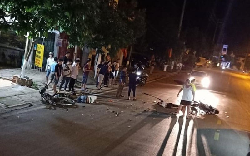 Hai xe máy đối đầu trong đêm, 2 người tử vong tại chỗ
