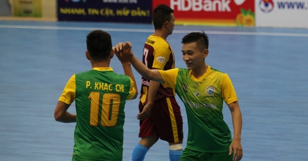 Vietfootball thua trắng bụng, Sanatech Khánh Hòa chia điểm phút cuối