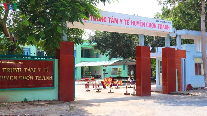 Trung tâm y tế huyện Chơn Thành xác nhận đang điều trị cho hàng chục công nhân nghi bị ngộ độc thực phẩm.
