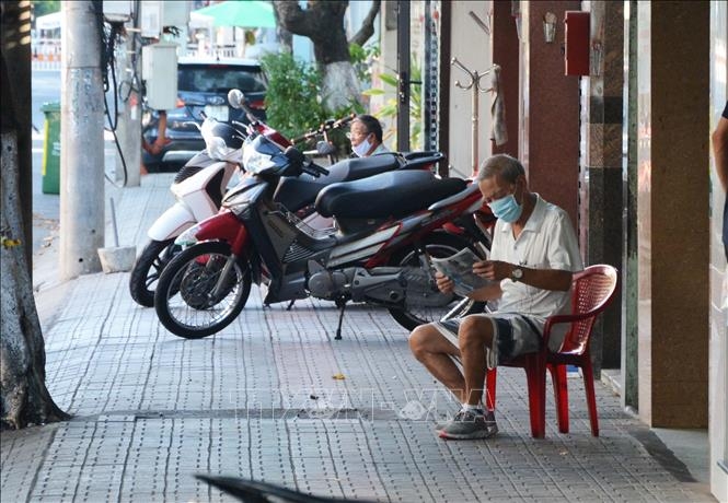 Life falls quiet for citizens in blockaded Da Nang