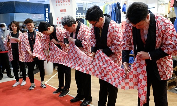 Japanese businessmen participate in a ribbon cutting ceremony at Uniqlo's new store in Hanoi, March 2020. Photo by VnExpress/Giang Huy.
