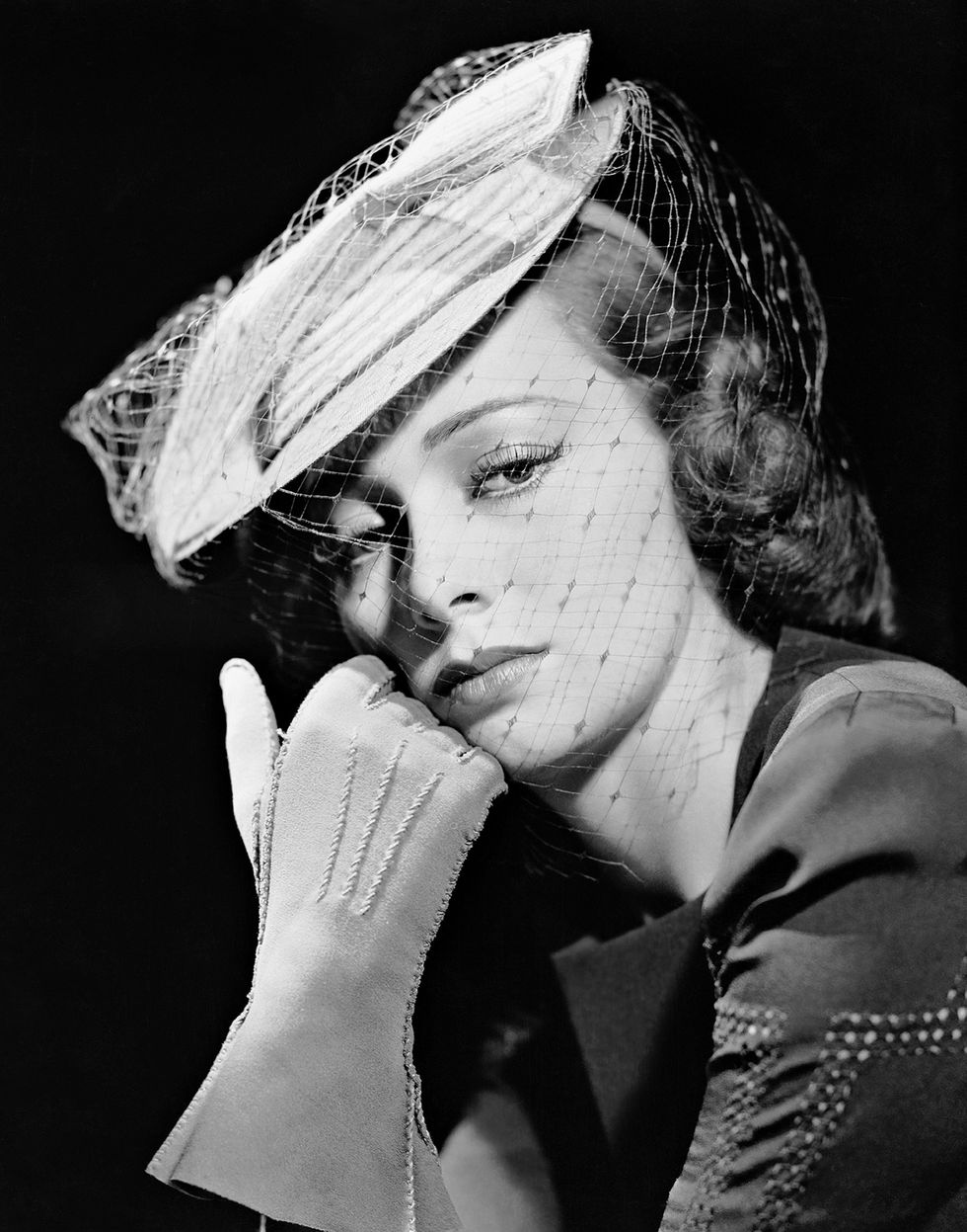 actress-olivia-de-havilland-poses-for-a-portrait-circa-1940-news-photo-1593623305.jpg