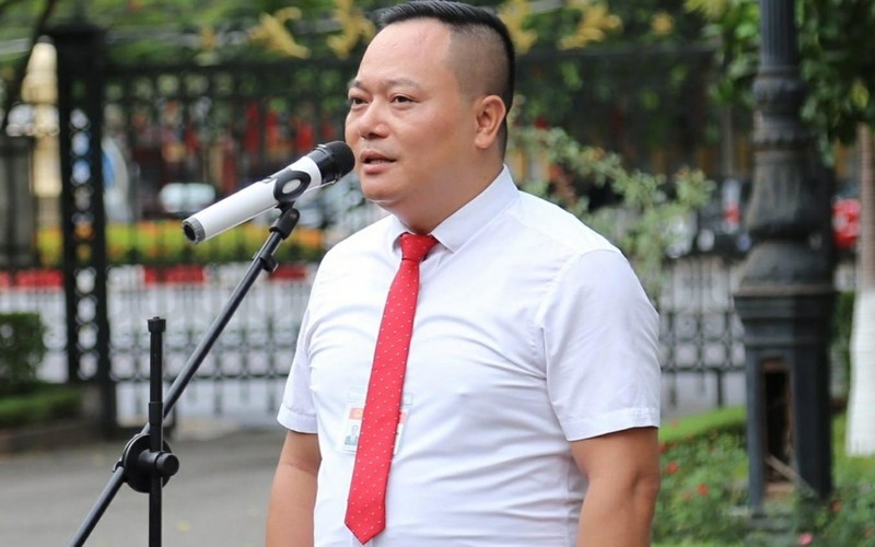 Nguyễn Đình Biên (chuyên viên Văn phòng UBND thành phố Hải Phòng) bị bắt giam về hành vi "làm giả tài liệu cơ quan Nhà nước".