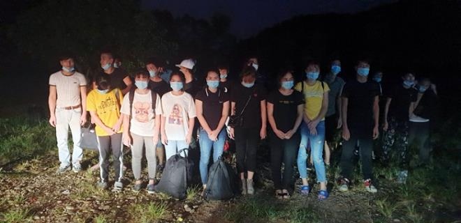 45 people illegally entering Vietnam from China are arrested by Bac Son border guards.