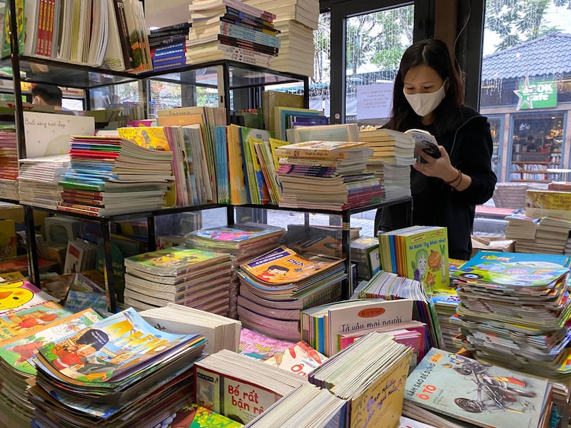 book shop hanoimoi.jpg