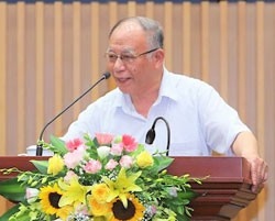 GS Hoàng Chí Bảo.