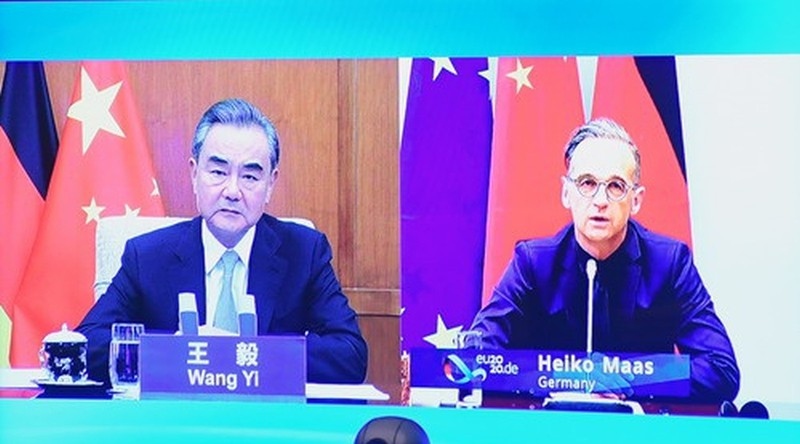 Ngoại trưởng Trung Quốc Vương Nghị và Ngoại trưởng Đức Heiko Maas. Ảnh: Sina
