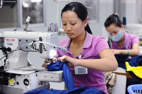 The garment sector is struggling to maintain production in the second half of the year as its export market is forecast to shrink by at least 30-40% (Photo: Hoang Ha/zingnews.vn)