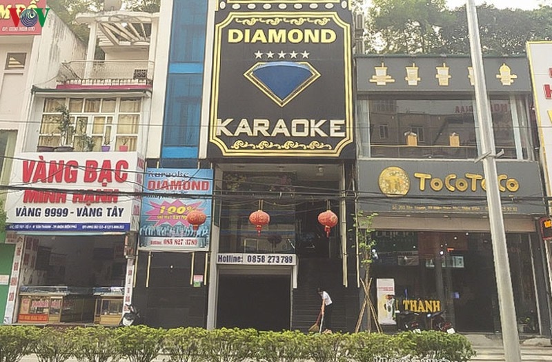 Các cơ sở kinh doanh dịch vụ chưa cần thiết, như: quán bar, karaoke, rạp chiếu phim, sân vận động... tại Điện Biên tiếp tục đóng cửa từ 0 giờ ngày 29/7/2020 