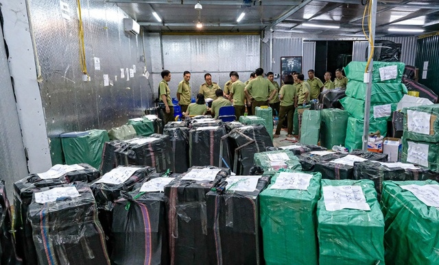 Hàng chục vạn mặt hàng nhập lậu, giả tại Lào Cai được bán công khai trên Facebook. (Ảnh: KT)