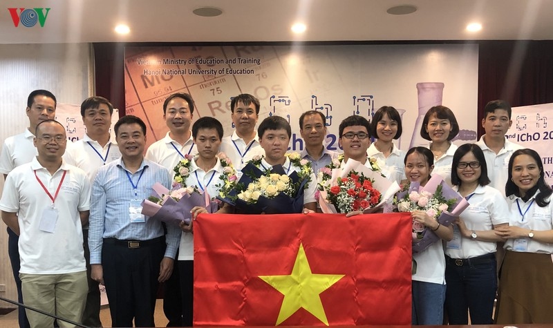 Vietnamese students win four golds at the International Chemistry Olympiad 2020