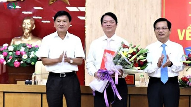 Ông Phạm Thanh Tùng (giữa) Trưởng Ban Tổ chức Tỉnh ủy Quảng Ngãi nhận nhiệm vụ tháng 11/2019
